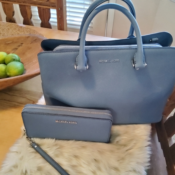 Michael Kors Handbags - EUC Michael Kors Satchel & Wristlet Wallet Set